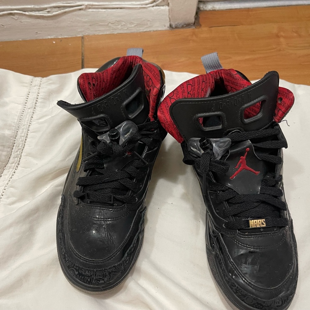Nike air Jordan spike maars Black and Red High-Top Sneakers